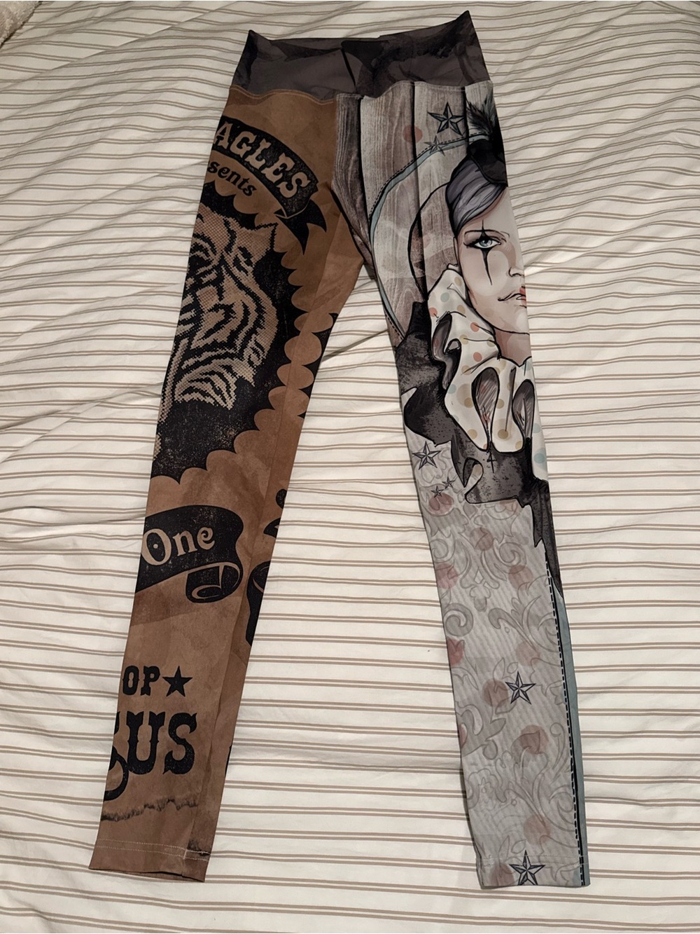 Graphic Print Women's Leggings in Brown and Gray